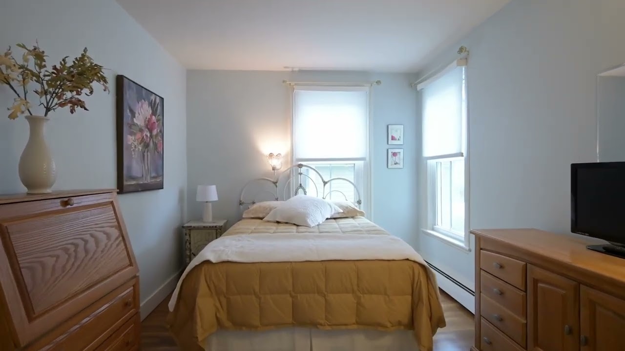 176 Spring St, Saratoga Springs, New York
