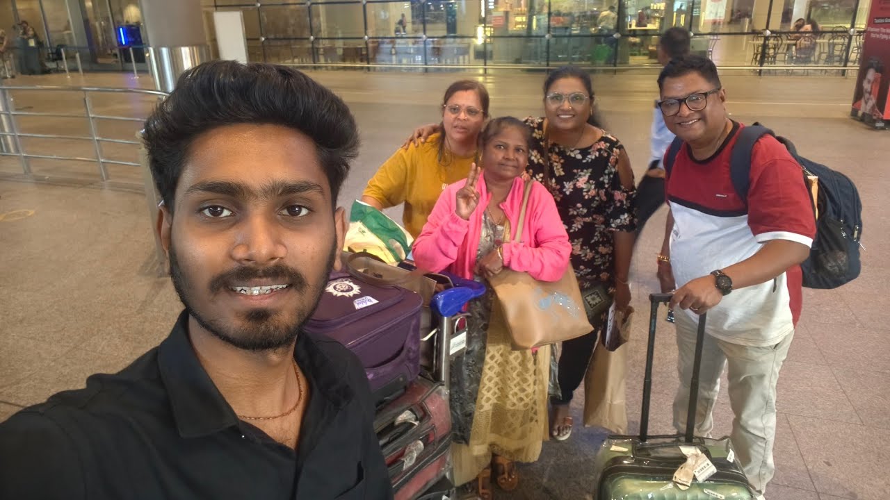 Mummy Ko Receive Karne Gai Thi International Airport
