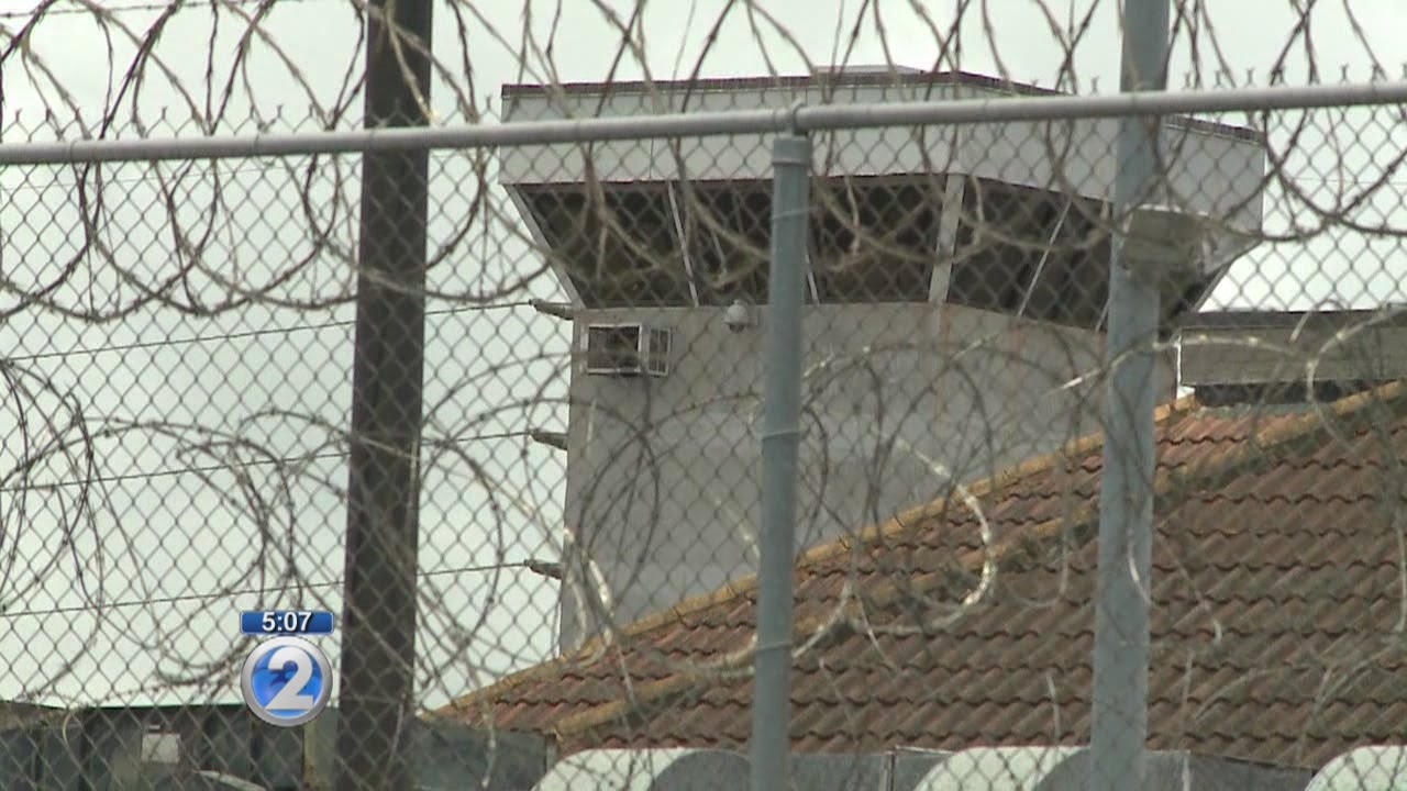Inmate tries to escape OCCC by scaling razor wire fence