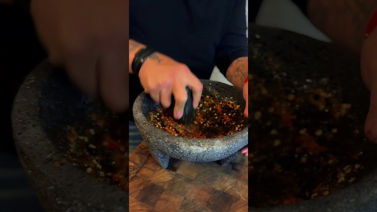 SALSA EN MOLCAJETE.- Salsa tatemada de jalape&ntilde;o rojo. #miercolesdesalsas  #alitoalsazon
