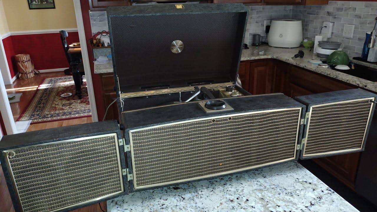 The terrifying mass of the Motorola SP29-IE Record player