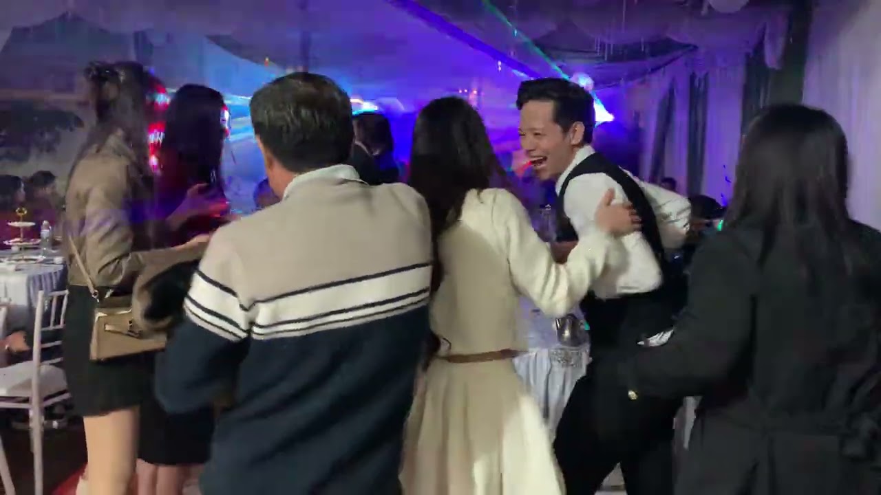 Đám cưới 8/9 tháng 8 tại thôn hàm tử xã triệu việt vuong do dj phong vina thể hiên