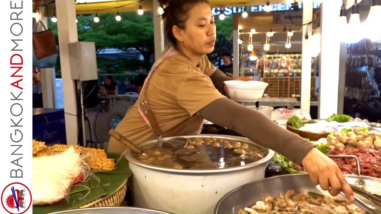 Уличные торговцы едой в Бангкоке @ CentralwOrld Plaza Food Court