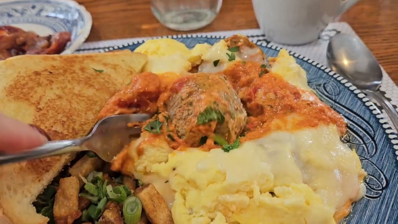 Traveling Adventures to Harbor Springs, Michigan - BEST Brunch & Cookies