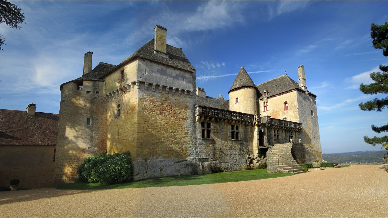 Château de Fénelon, Dramatic Fortress in Dordogne, France