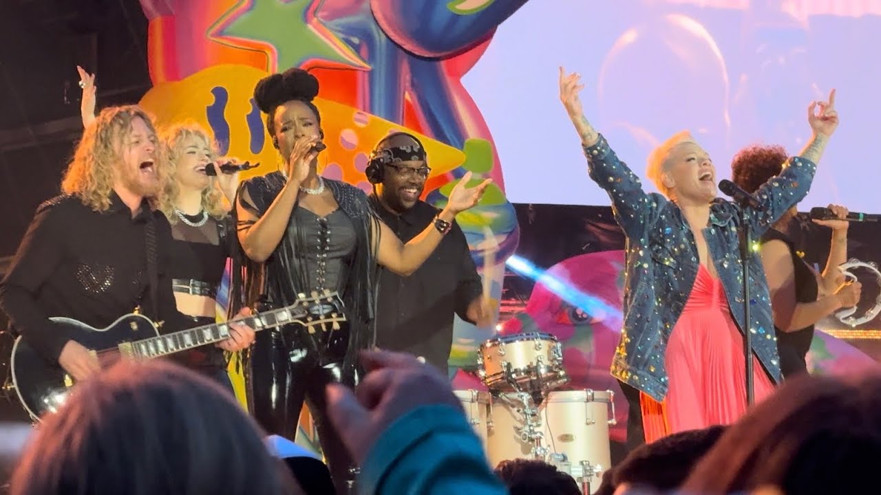 P!nk - I Am Here (Live in Glasgow)