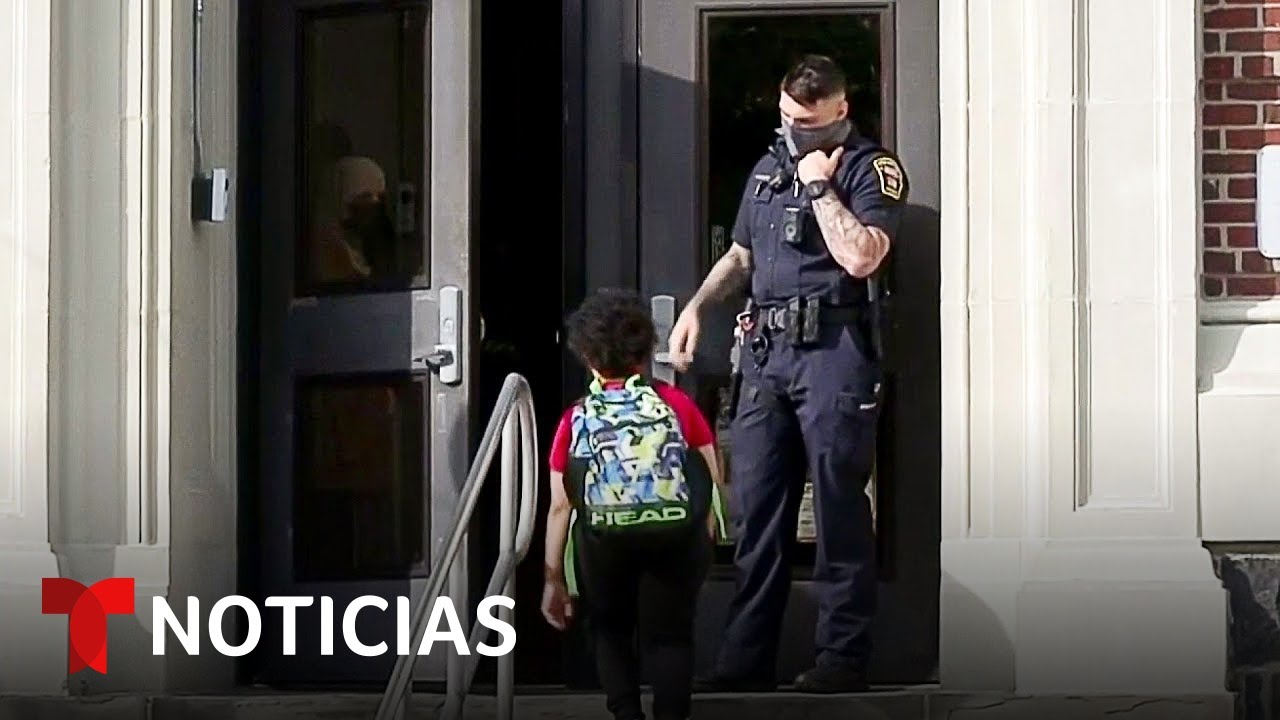 Aumenta presencia policial en las escuelas de EE.UU. | Noticias Telemundo