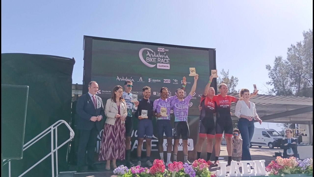 Andalucía Bike Race by Garmin 2026. 3ª Etapa, Jaén. Todos los podios de la etapa. Entrega trofeos.