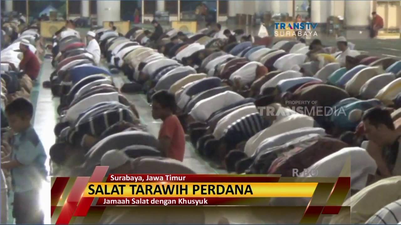 Salat Tarawih Perdana Masjid Al Akbar Surabaya