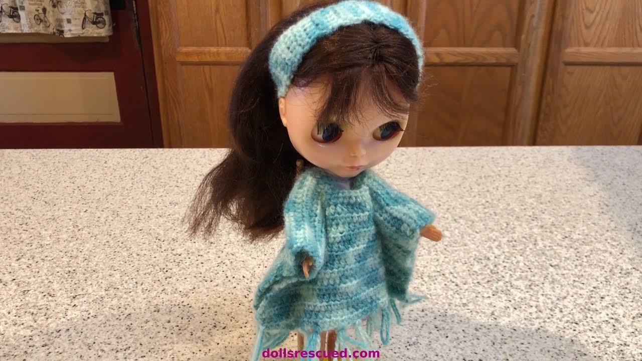 Blythe Crochet Poncho, Headpiece Clb@octopudding325 @JoaniesDollPhotography @PlayfulDollsAdventures