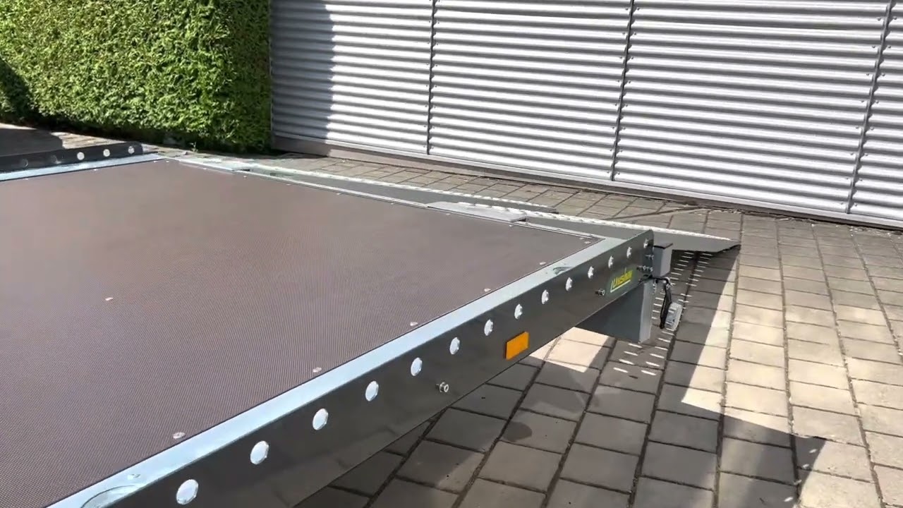 Unsinn UNIVERSALTRANSPORTER Modell PU 3542-13-2040 mit Auffahrschienen und Seilwinde. 3500 KG
