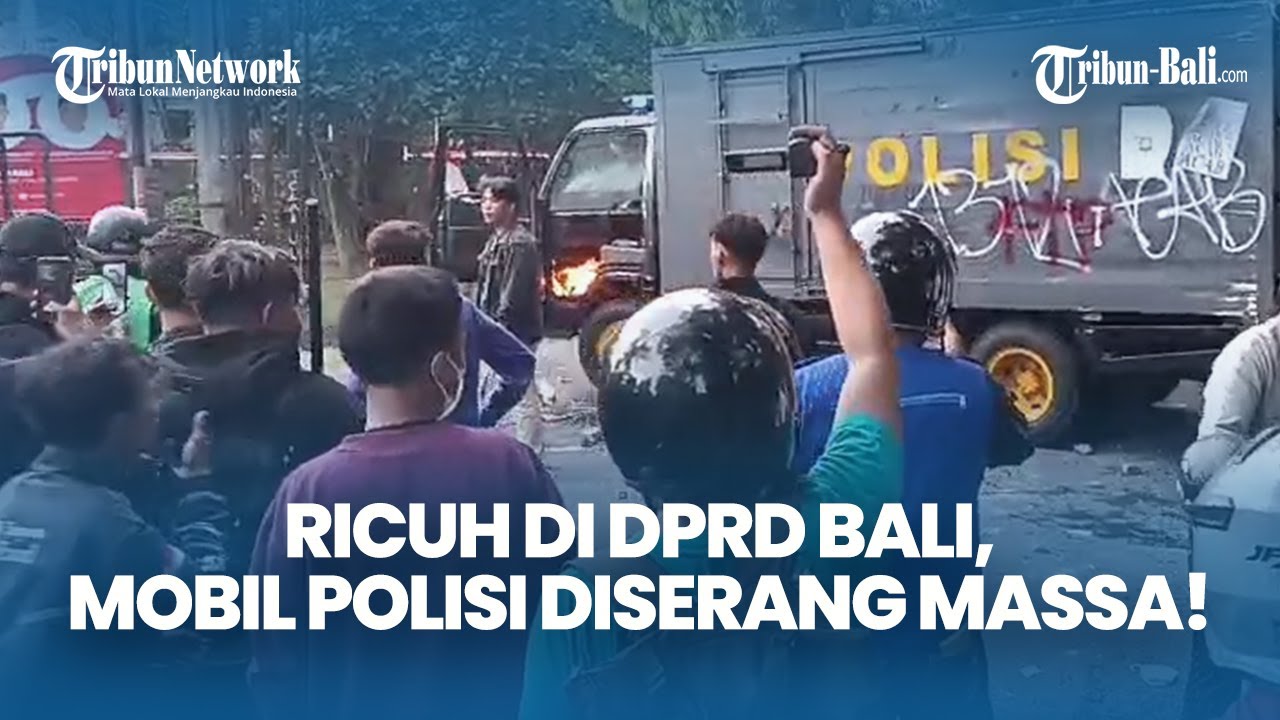 Ricuh di Depan DPRD Bali, Mobil Polisi Dirusak Massa dan Nyaris Dibakar