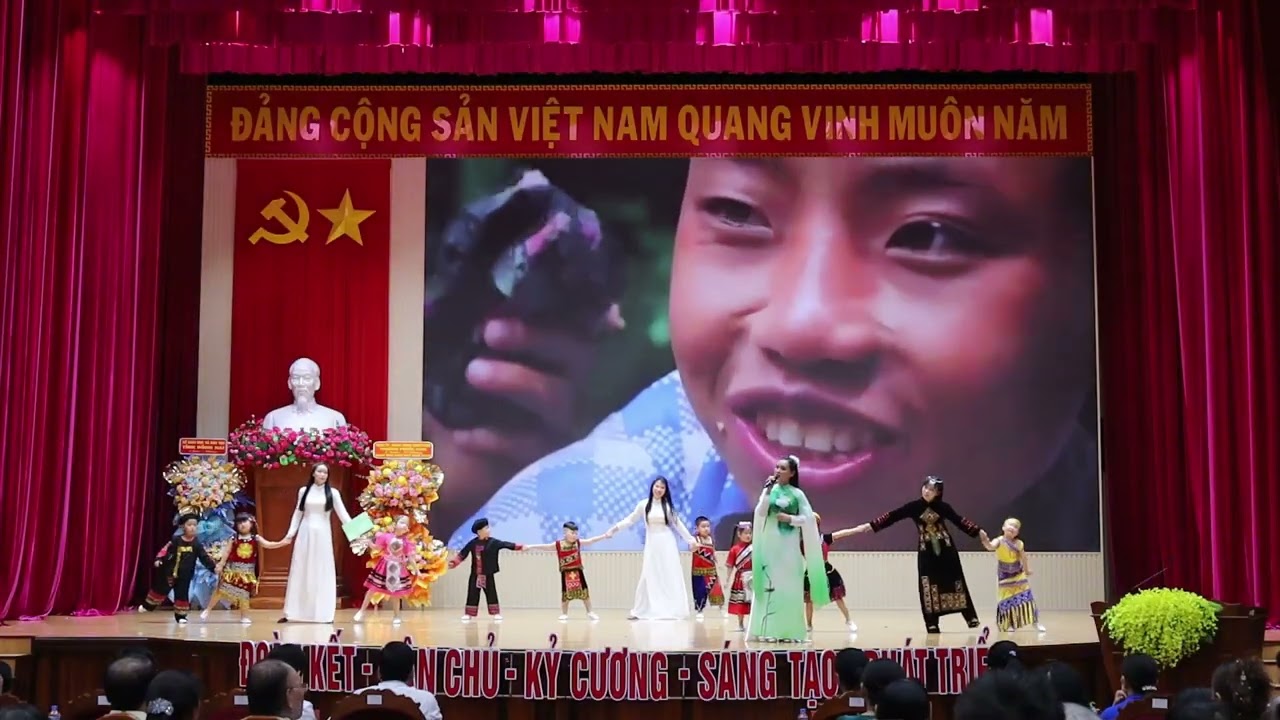 Hát múa: Em là cô giáo vùng cao - Trường TH Long Giang