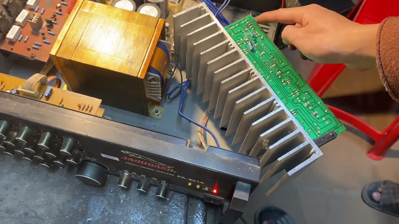 Hướng dẫn sửa amply bị lỗi bụp bụp ra loa, đèn tín hiệu ra nhấp nháy liên tục.