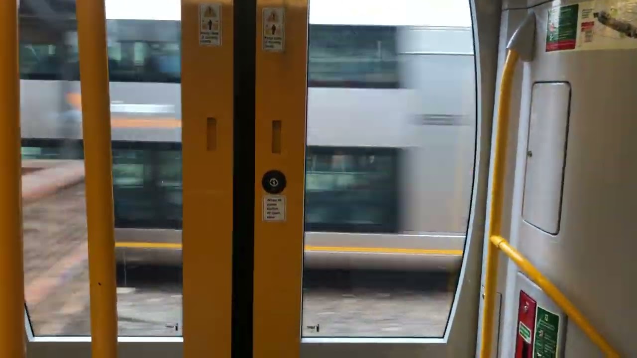Suburban Oscar H set train ride from Chatswood to St Leonards 