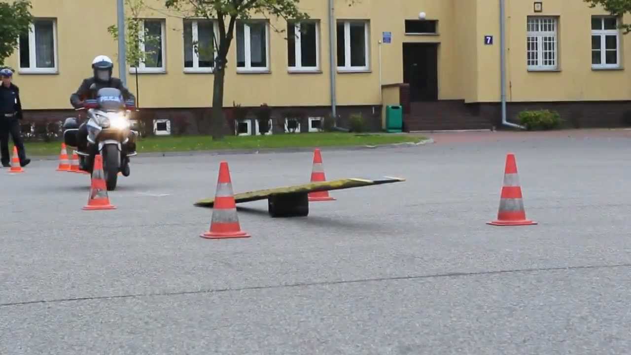 Konkurs jazdy motocyklem policyjnym w Legionowie