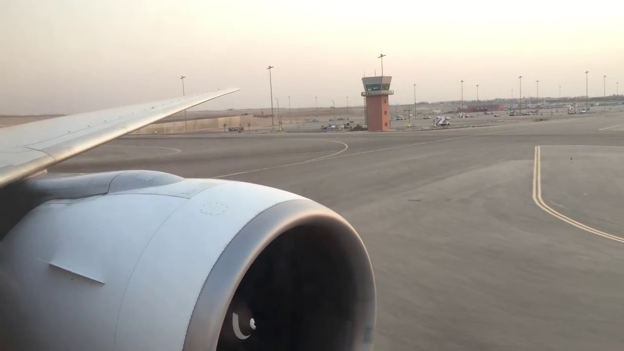 Landing at Cairo Airport on EgyptAir's B777-300ER [HD]