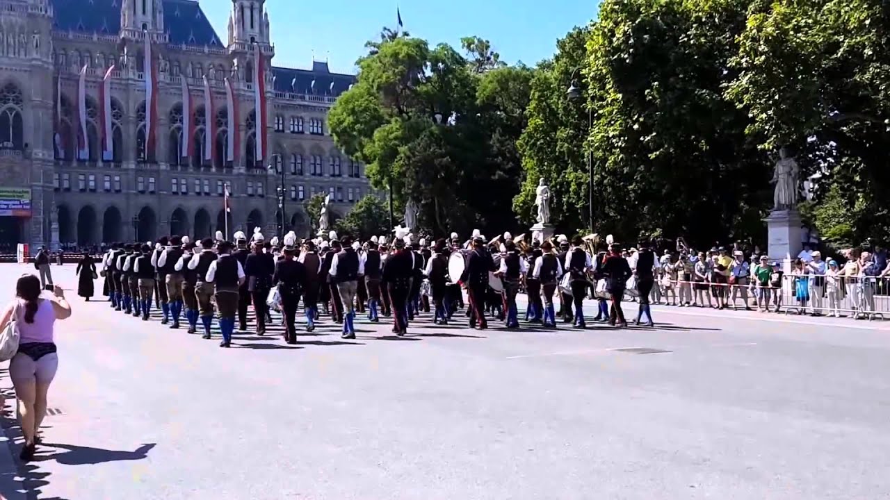 TMK Altenmarkt&Stadtkapelle Radstadt-Einmarsch zum Rathausplatz in Wien 2015