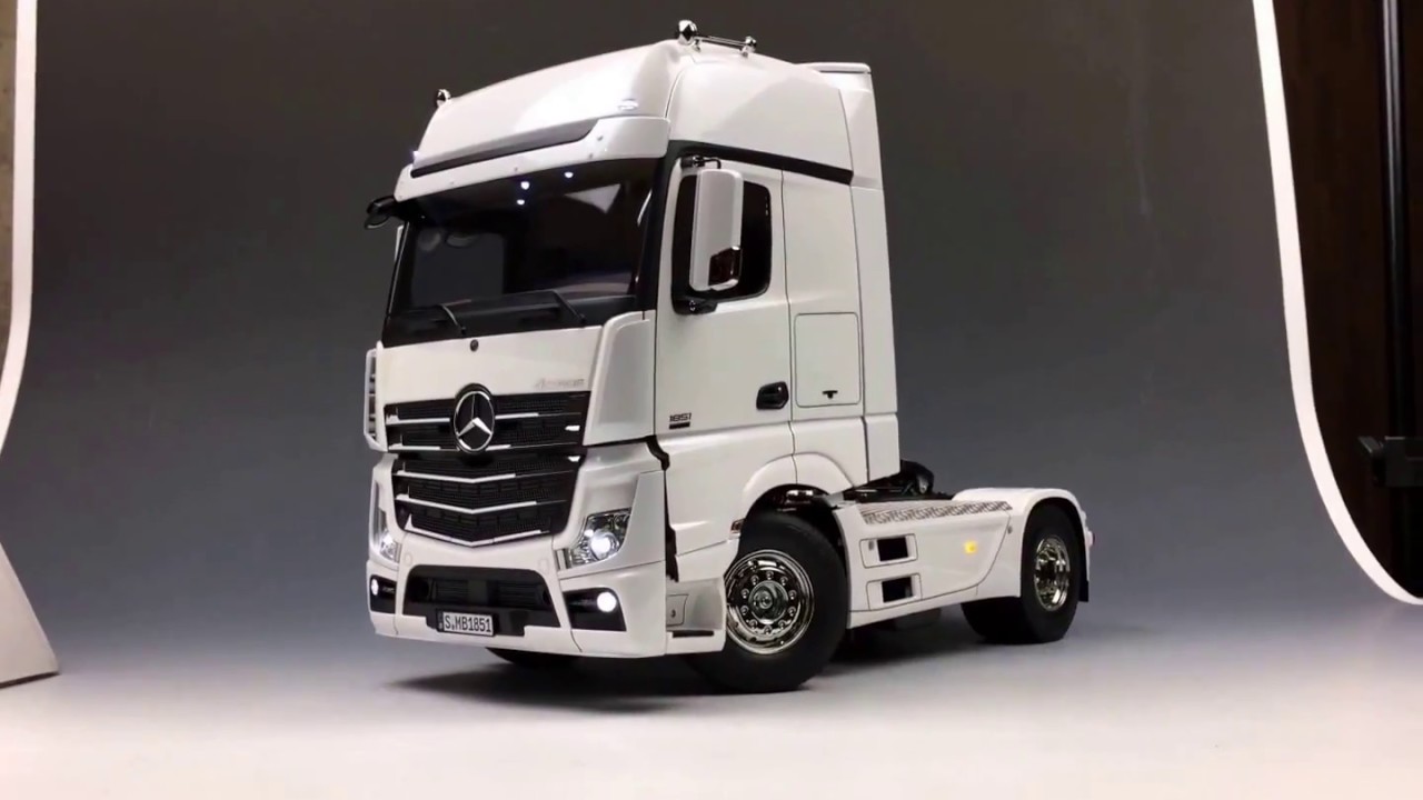 TAMIYA 1/14       ACTROS 1851 Sample video