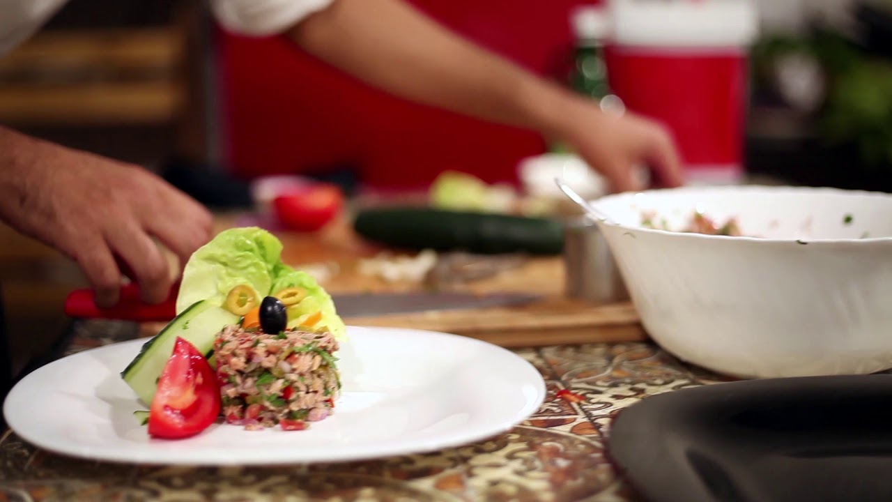 EASY FOOD salade au thon suivie d'un club sandwich