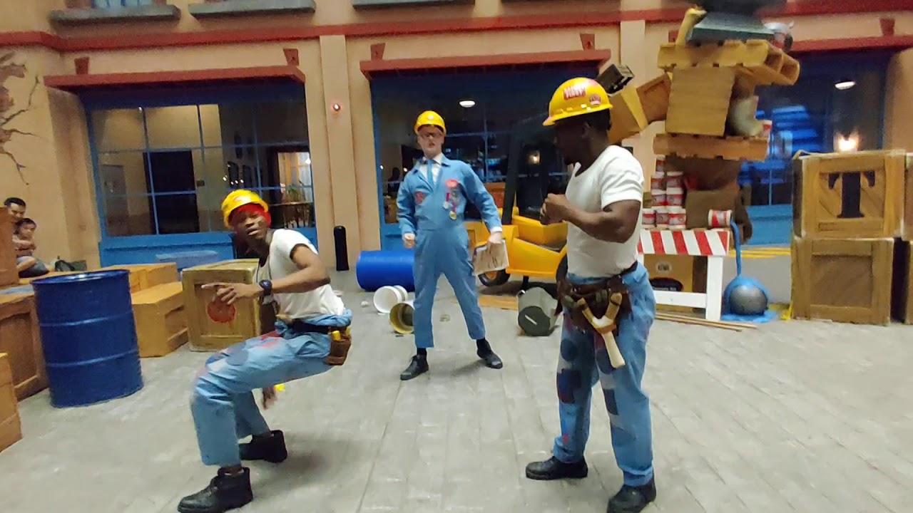 Abu Dhabi Warner Brothers: ACME Show. #WB #ACME #AbuDhabi