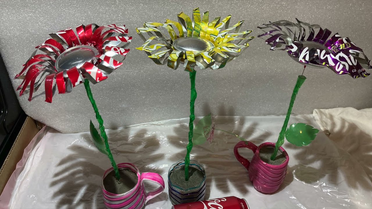 Flores giratorias con latas de aluminio