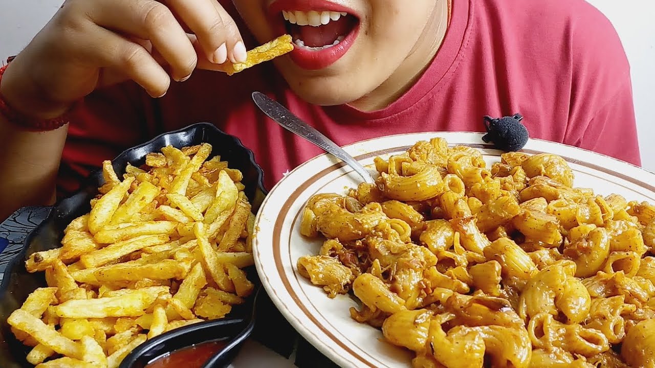 ASMR EATING PASTA & FRENCH FRIES😋 #eatingvideos #mukbang 🥵