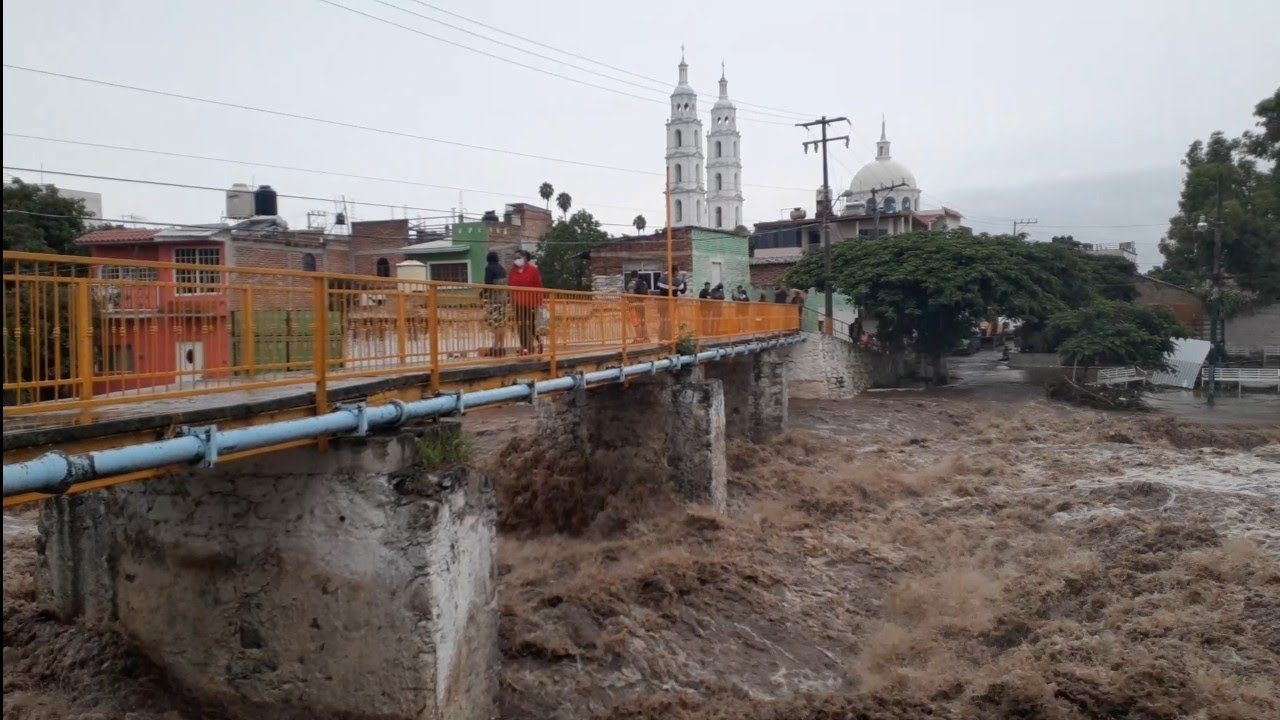 Se desborda el Río de La Pasión en Tizapan El Alto, Jalisco