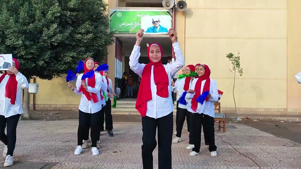 استعراض ولا أى كلام. أداء طالبات الصف الثاني ع