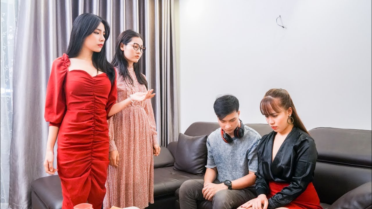 Em Gái Nữ Chủ Tịch Làm Gia Sư Bị Em Trai Nữ Thư Ký Đổ Lấy Mất Đồ Để Không Phải Thanh Toán