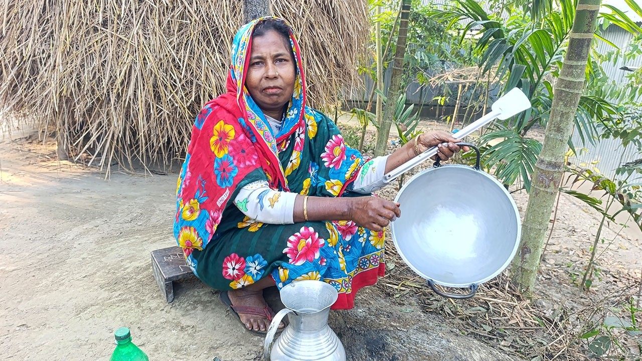 মা কিভাবে কড়াই পরিষ্কার করে একদম পরিষ্কার চকচকে । Village Vlogs ।