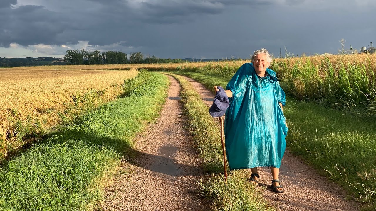 Cape de pluie ou veste imperméable en randonnée ?