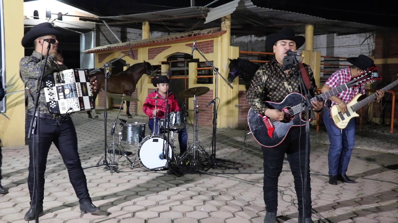 Carlos Vicente y Su Komando Norteño - Soy El Que Manda [EN VIVO] 2019