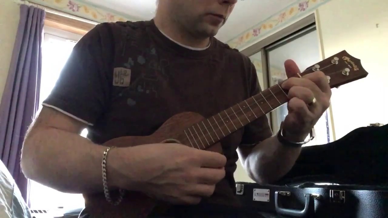 Ohana SK35G vs Martin S1 Battle of the mahogany Soprano ukulele's