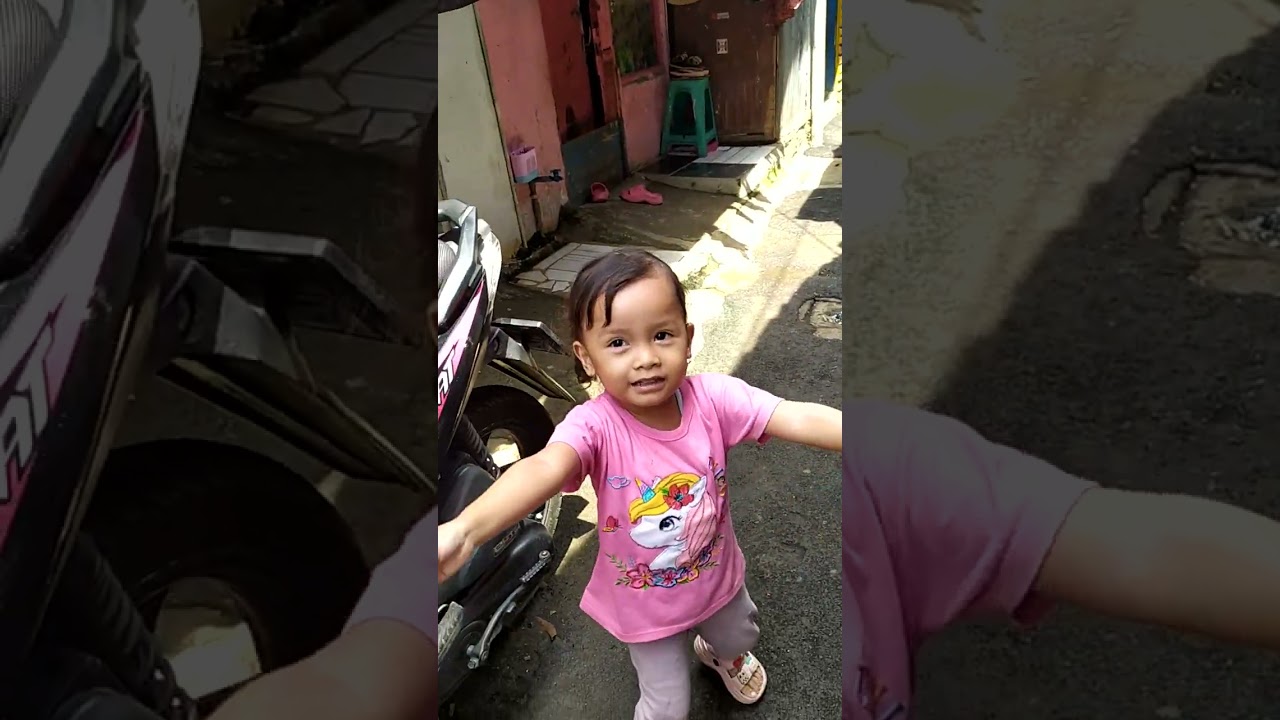 KAYRAA HAPPY BERMAIN PETAK UMPAT BARENG TEMAN-TEMAN DIRUMAH NENEK🤗🥰😇