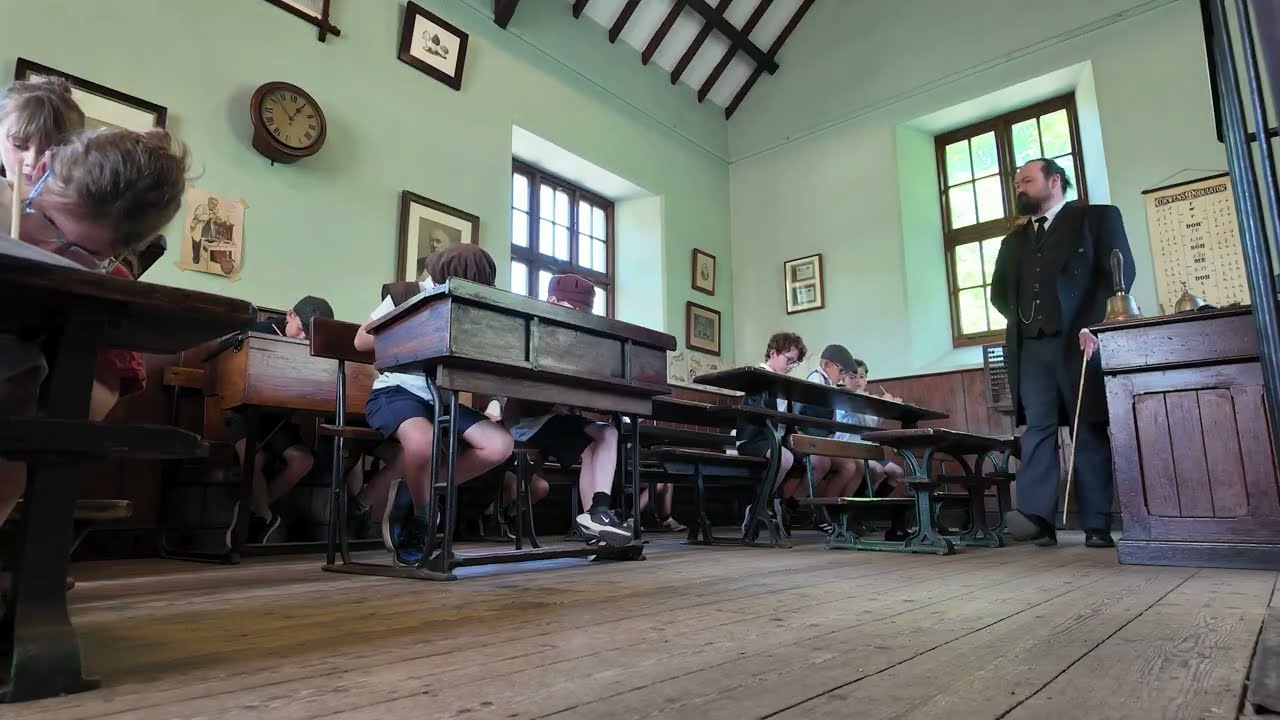 Gweithdy Amgueddfa: Gwers Ysgol Fictoraidd | Museum Workshop: Victorian School Lesson