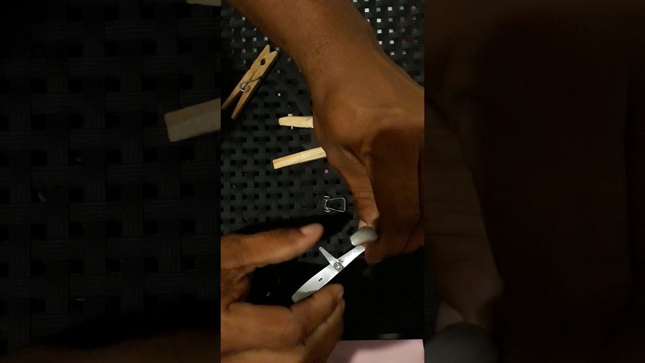 A mola do seu alicate de unha quebrou ? Veja esse pequeno improviso.