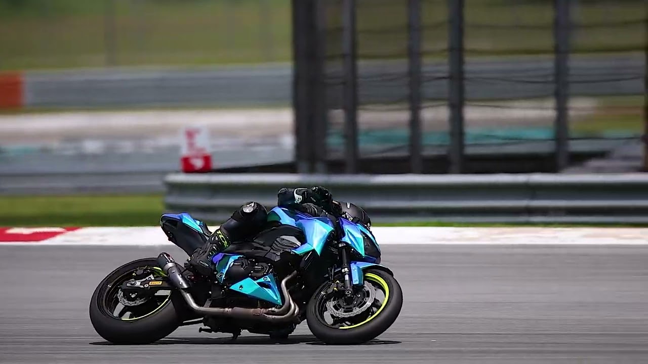 z800 kneedown at Sepang International Circuit (trackday)