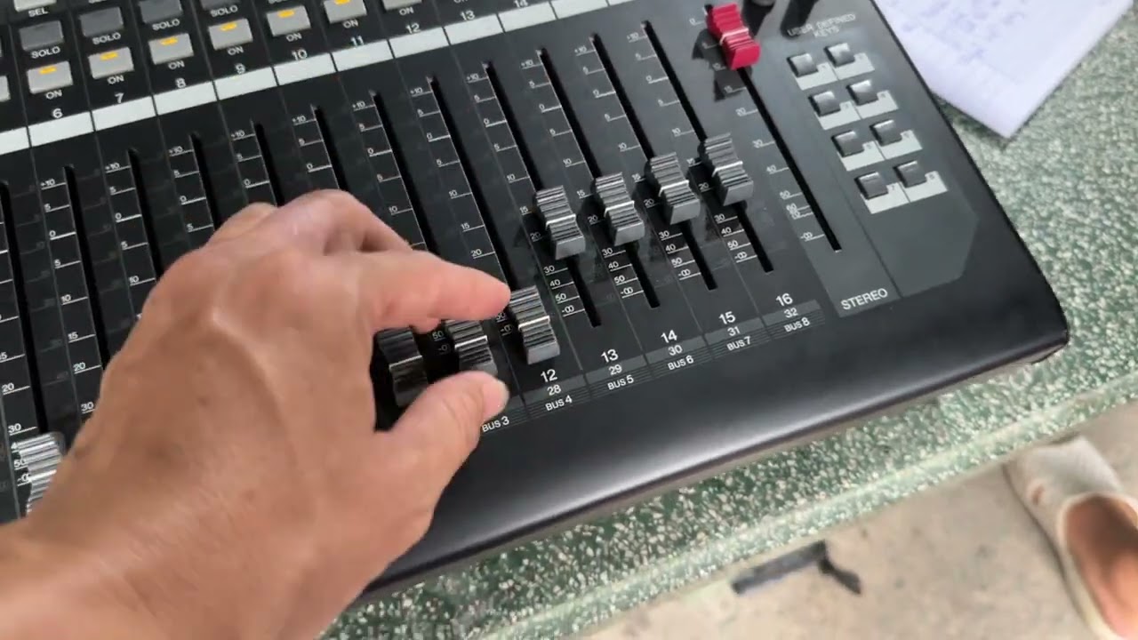tiếp tục với mixer yamaha 01v96i với đường aux 5678 Fx Zalo:0867505079