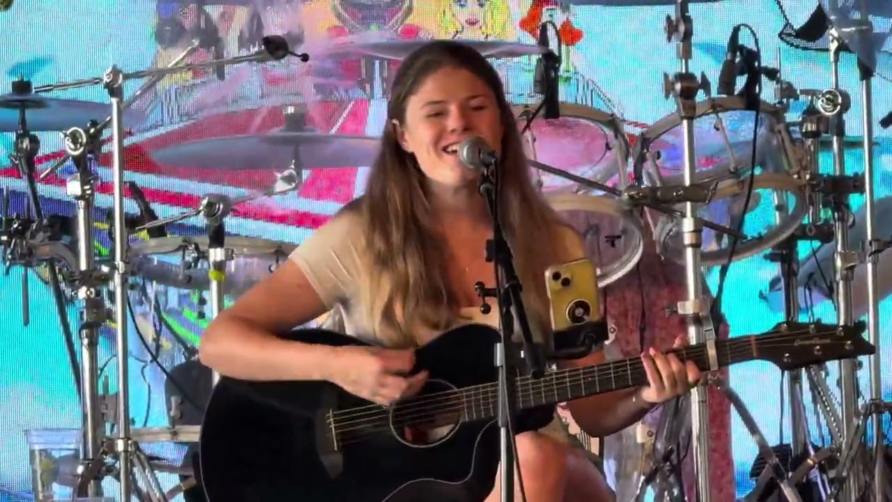 Meghan Barter at Sloppy Joe’s