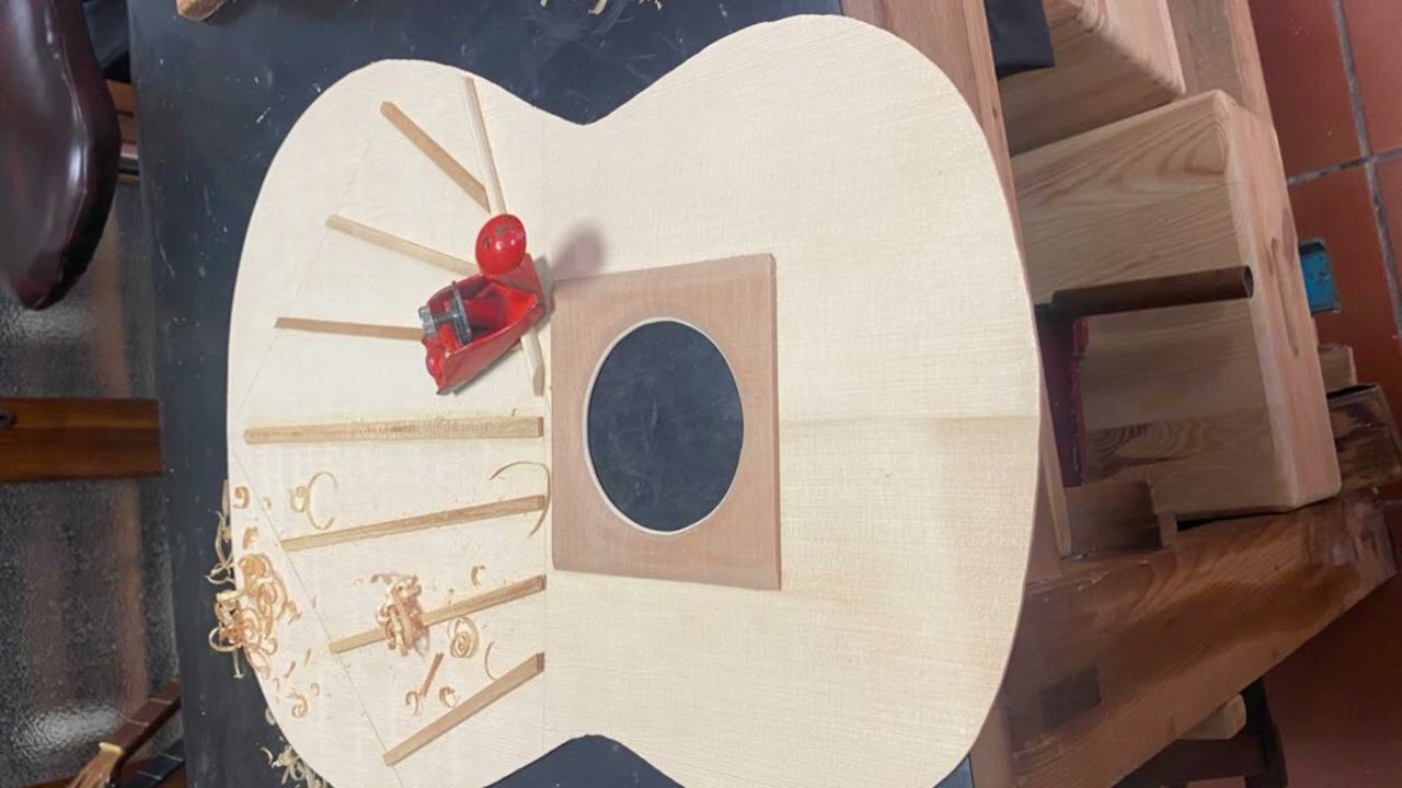 REPARACION DE TAPA DE GUITARRA FLAMENCA