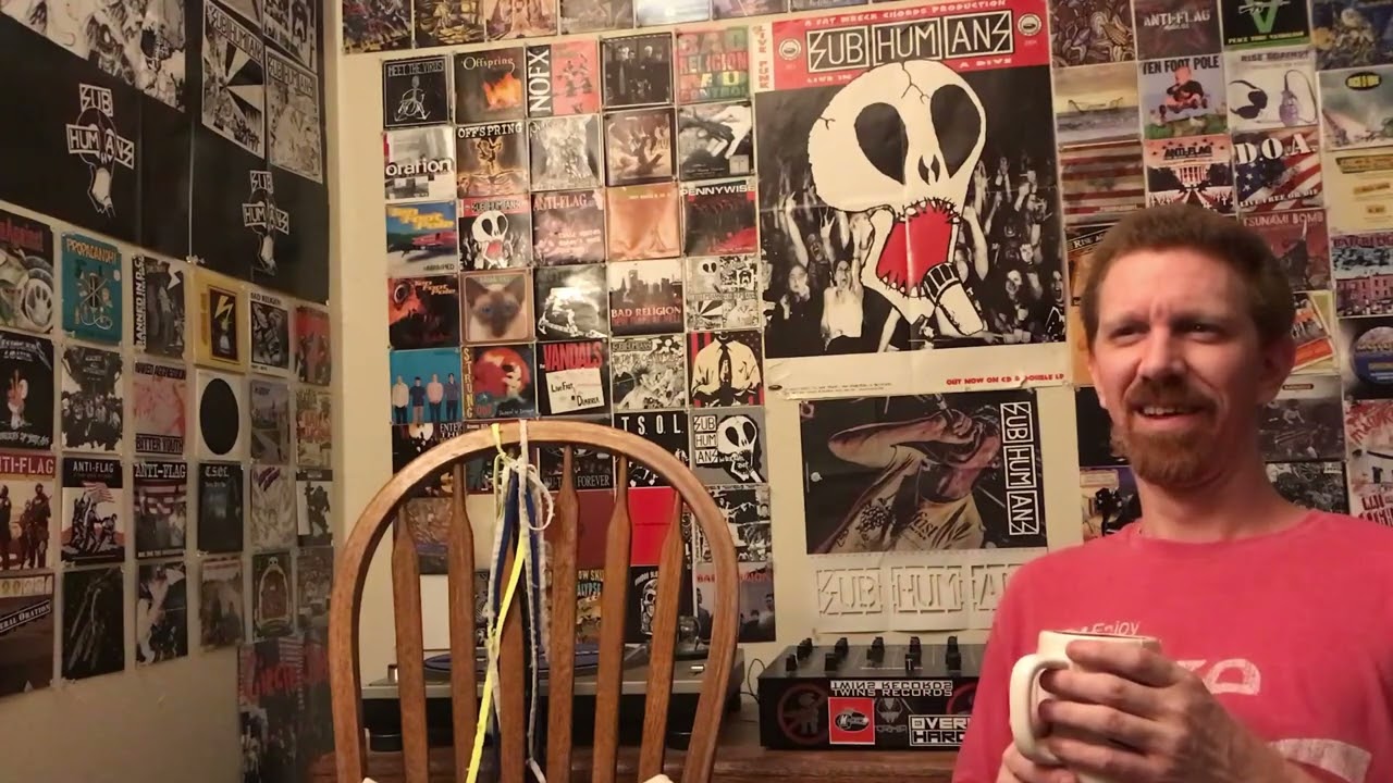 Shnootz - Reaction Video (Britney Spears - Hold It Against Me)