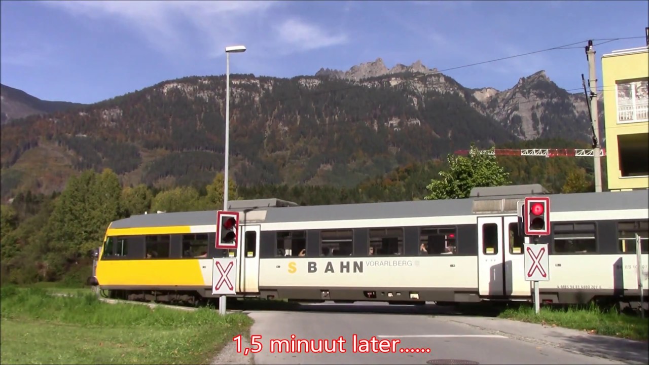 Spoorwegovergang Oostenrijk Bludenz-Moos Tr&auml;nkeweg / Bahn&uuml;bergang / Rail Road Crossing