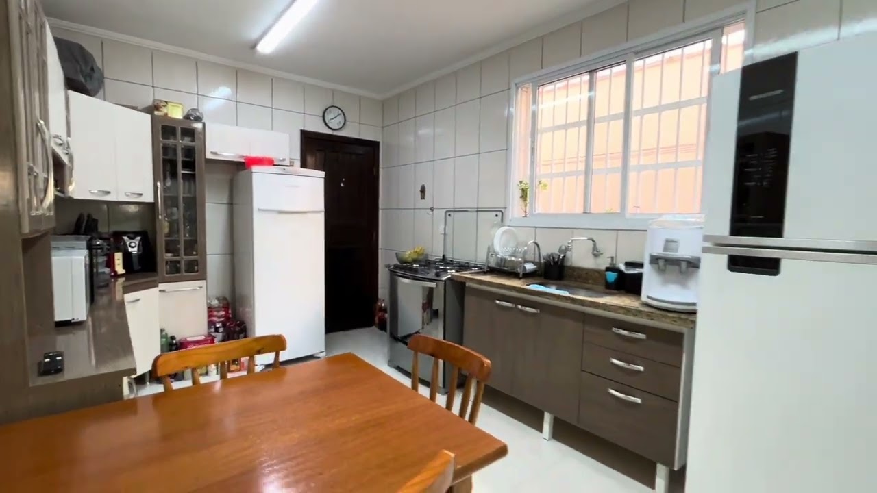 BELÍSSIMO SOBRADO NO CANTO DO FORTE DE 3 DORM E 1 SUITE POR APENAS 850 MIL. COD: 7428
