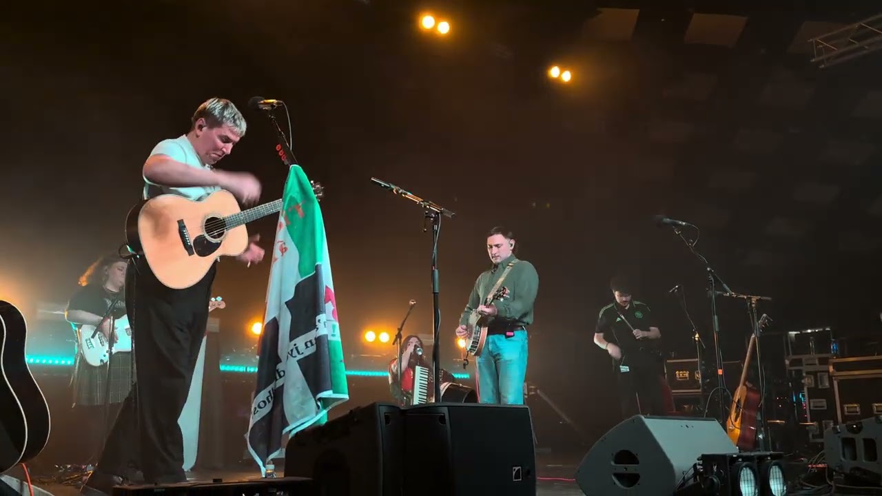 The Mary Wallopers - Glasgow, Barrowland Ballroom 21.12.2025 - Bould O'Donoghue - Turfman From Ardee