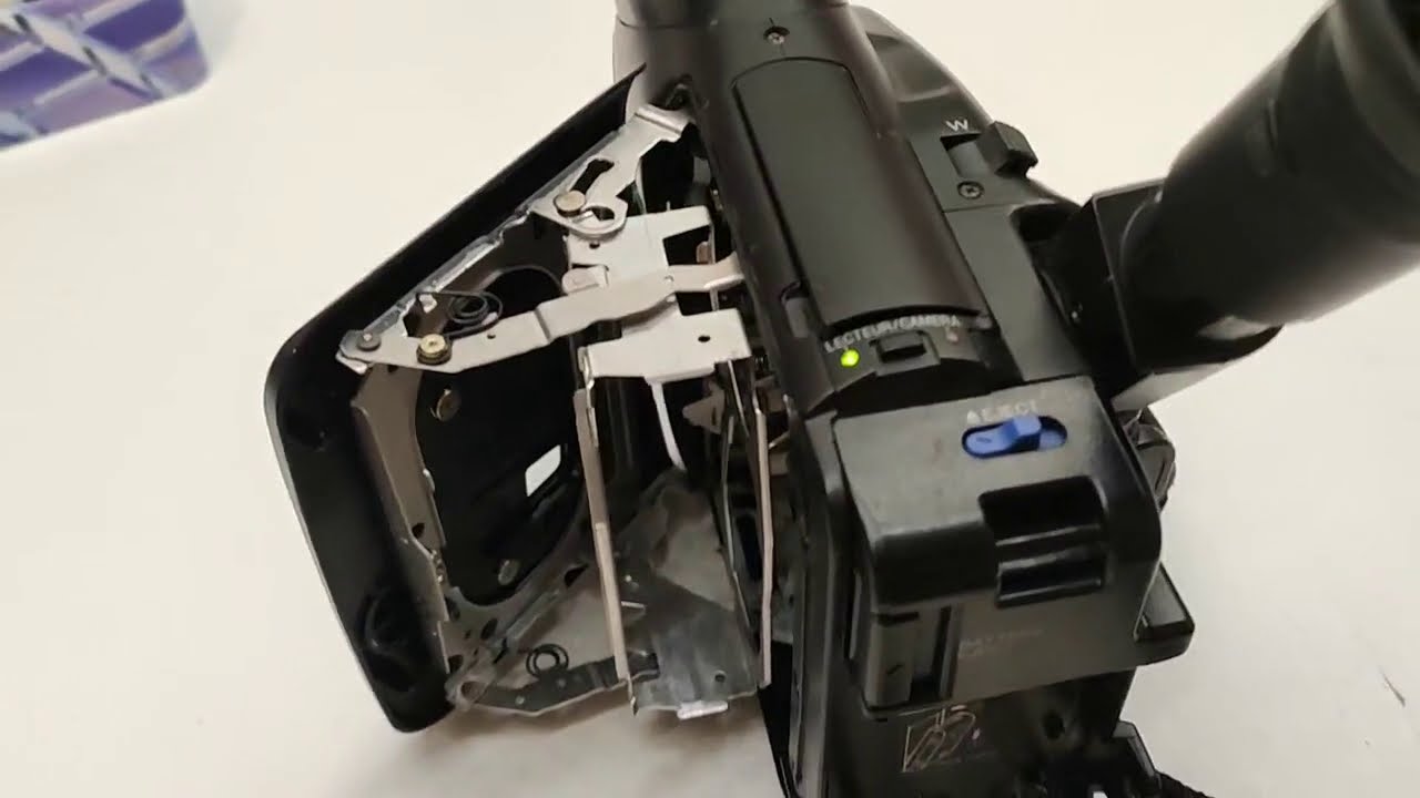 caméscope VHS-C Panasonic A4 : Un problème peut en cacher un autre !