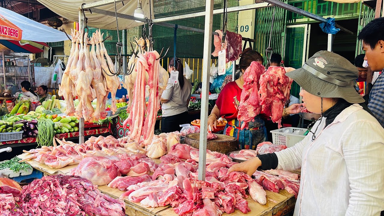 Cambodian Morning Market @PC Daily Fresh Food Activities & People Lifestyle Living Tips for Choosing