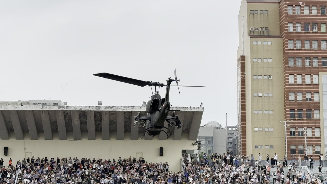 [4K 120FPS] 20250420 逢甲大學 眼鏡蛇(AH-1W) & 黑鷹(UH-60M) 直升機起飛離場