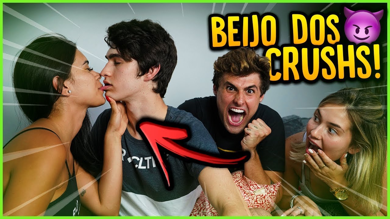 OS CRUSHS DERAM BEIJÃO NESSE VÍDEO!! [ REZENDE EVIL ]