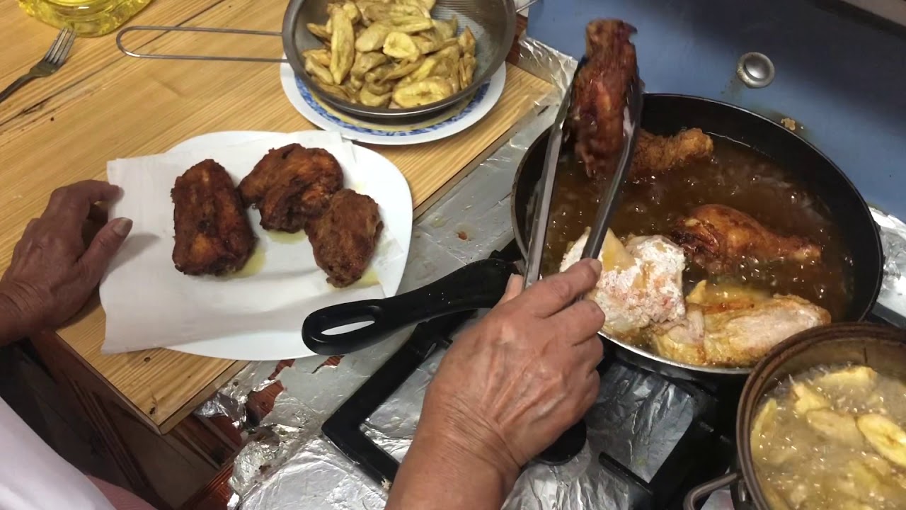 Pollo frito con Tajadas